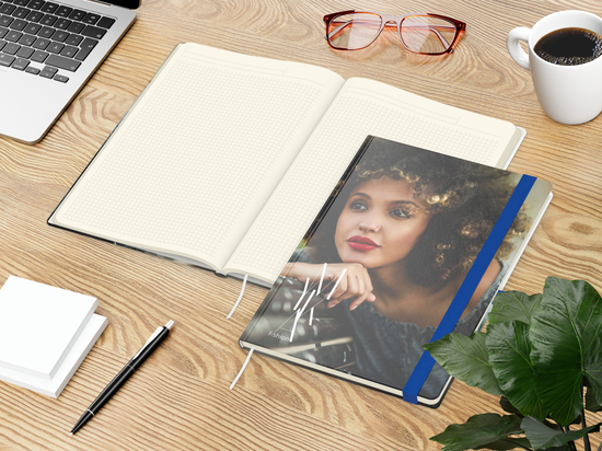 Notizbuch Match-Book Creme Bestseller, A4, Cover-Star, matt-individuell, mittelblau