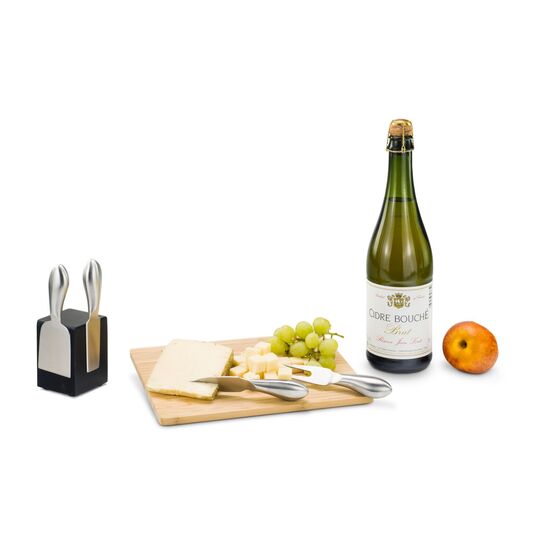 Ein Präsent mit dem Sie sich abheben! Leckerer Cidre aus Frankreich, kombiniert mit einem schönen Käse-Messer-Block für alle Käsearten.
