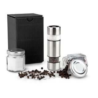 Die ROMINOX® Mühle mit zwei getrennten keramischen Mahlwerken kombiniert mit je einem kleinen Gläschen Salz und Pfeffer