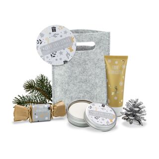 Kundenpflege zu Weihnachten: Hand- und Nagelcreme, 30 g feste Seife & 58 g festes Shampoo verpackt in Filztasche mit Geschenkanhänger
