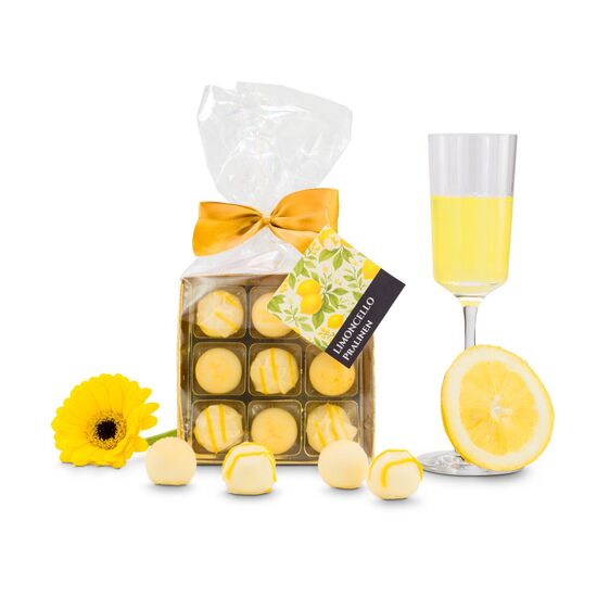 Die 9 handgefertigten Limoncello Confiserie-Trüffel werden in einer transparenten Folie mit Schleife und stilvollem Anhänger präsentiert.