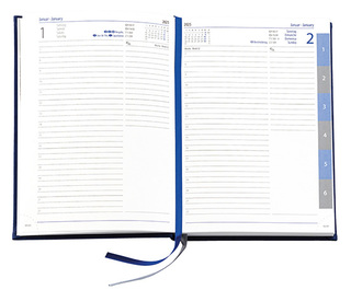 Buchkalender "Daily Chefkalender Register INT" im Format 14,5 x 20,5 cm, Kalendarium 4-sprachig D/F/I/GB Grau/Blau mit 2 Lesebändern und Registerstanzung, 416 Seiten Fadenheftung, Eckenperforation, Einband Slinky rot